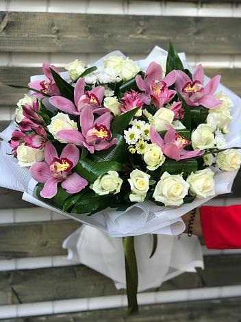 Букет цветов из: Розы и Хризантемы в Холме