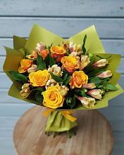 Букет цветов из:  Альстромерии и Розы в Холме
