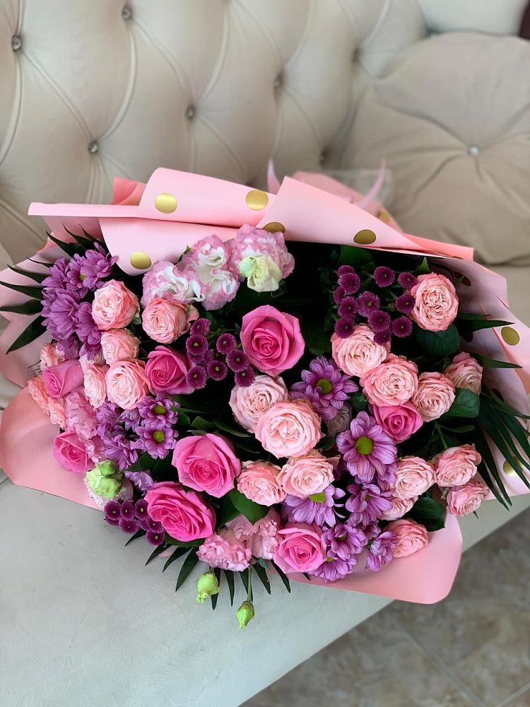 Букет цветов из: Хризантемы, Розы и Лизиантусы в Холме