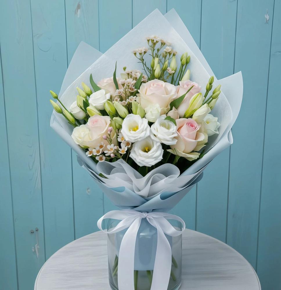 Букет цветов из: Розы и Лизиантусы в Холме