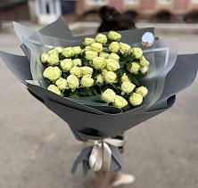 Букет Белые кустовые розы Солинеро в Холме