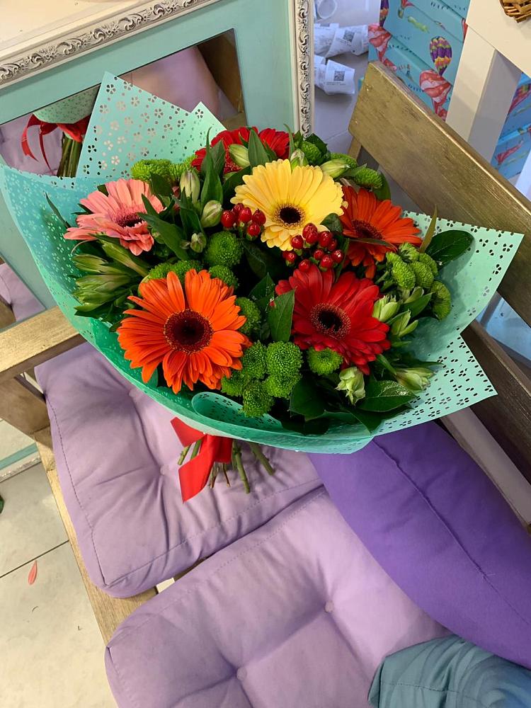 Букет цветов из: Герберы, Хризантемы и Альстромерии в Холме