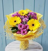 Букет цветов из:  Хризантемы и Герберы в Холме
