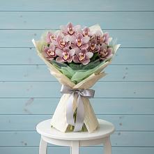 Букет цветов из:  Орхидеи и Розы в Холме