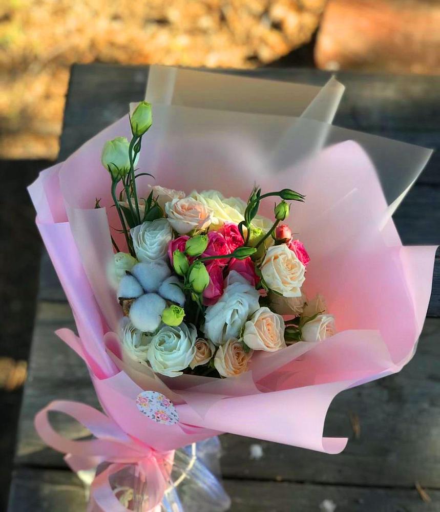 Букет цветов из: Розы и Лизиантусы в Холме