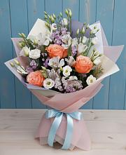 Букет цветов из:  Лизиантусы, Розы, Альстромерии и Гипсофила в Холме