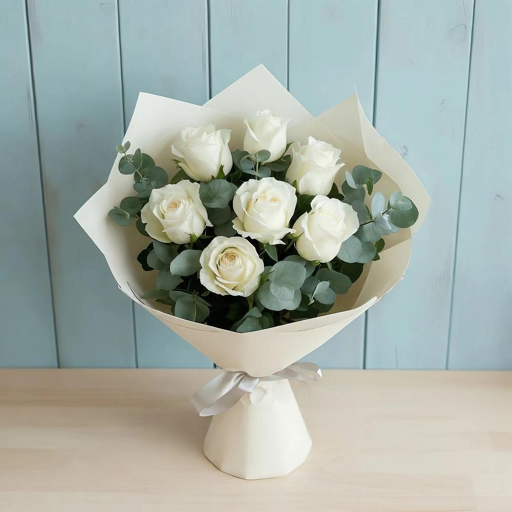 Букет Белые розы в Эвкалипте в Холме