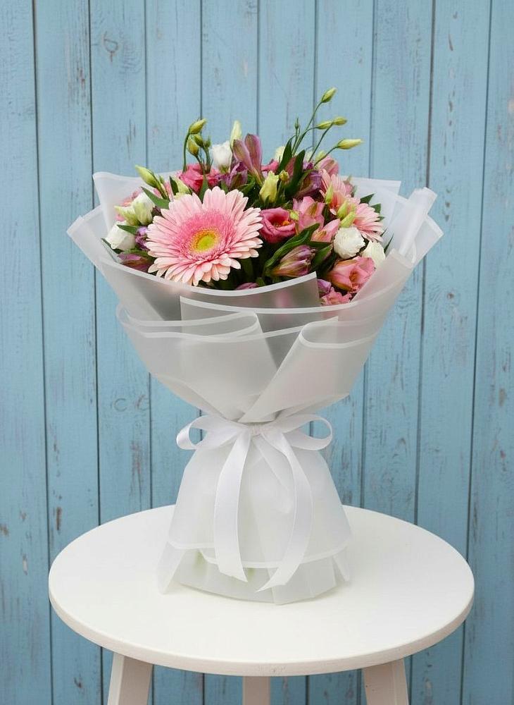 Букет цветов из: Герберы, Альстромерии и Лизиантусы в Холме