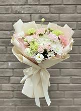 Букет цветов из:  Гвоздики, Розы, Лизиантусы и Хризантемы #REPLACE_PRED# Холме