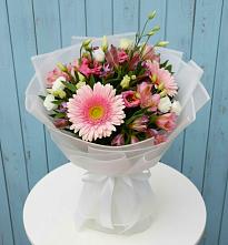 Букет цветов из:  Герберы, Альстромерии и Лизиантусы #REPLACE_PRED# Холме