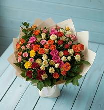 Букет Микс из разноцветных кустовых роз в Холме