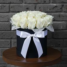 Цветочная композиция из Розы в шляпной коробке в Холме